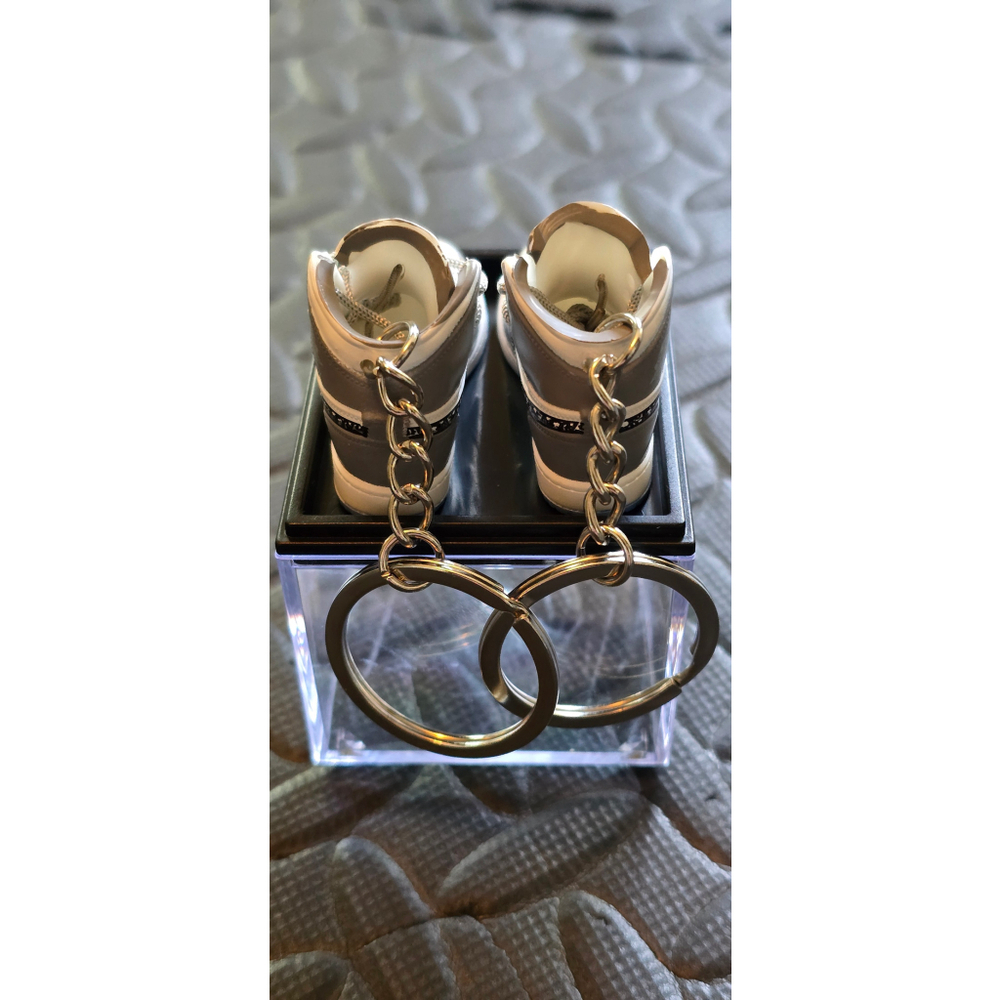 Unisex 3D Sneaker Keychain Set Gray White - Picture 4 of 6